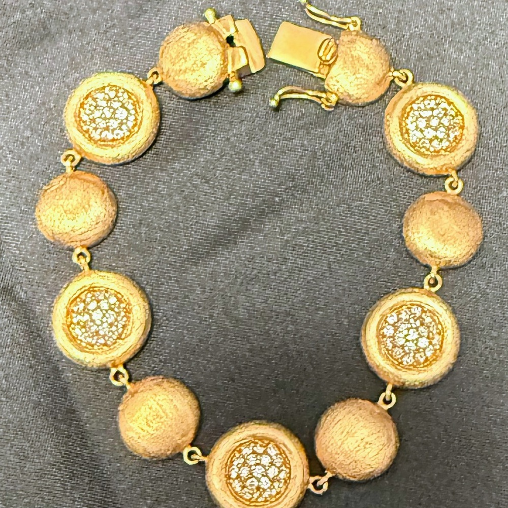Beautiful Silver or Gold Women's Bracelet - Picture 4 of 5